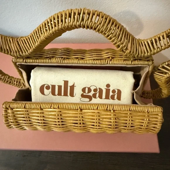SOLD OUT DO NOT BUY Cult Gaia Elsa Clutch New In Box - Picture 6 of 7